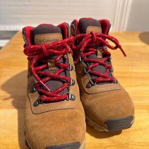 Boys Columbia hiking boots